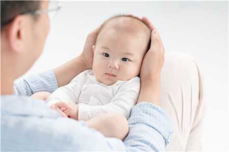宝宝头上有奶痂和湿疹怎么办 需要清理吗